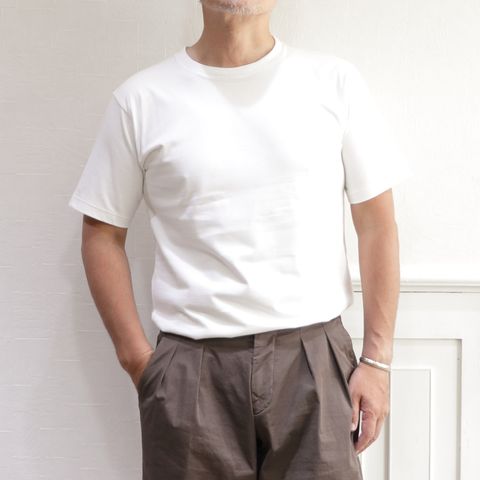 FILIPPO DE LAURENTIISリネンシルク ニットカーディガン を使用したリゾートスタイル