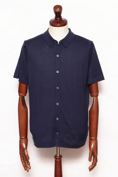 JOHN SMEDLEY 前開きニットポロを使用したリラックススタイル