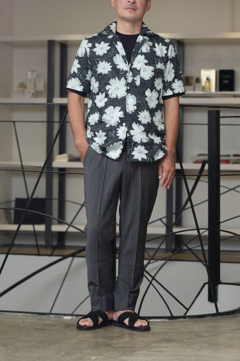 GUY ROVER 柄シャツを品よく整える都会派サマースタイル