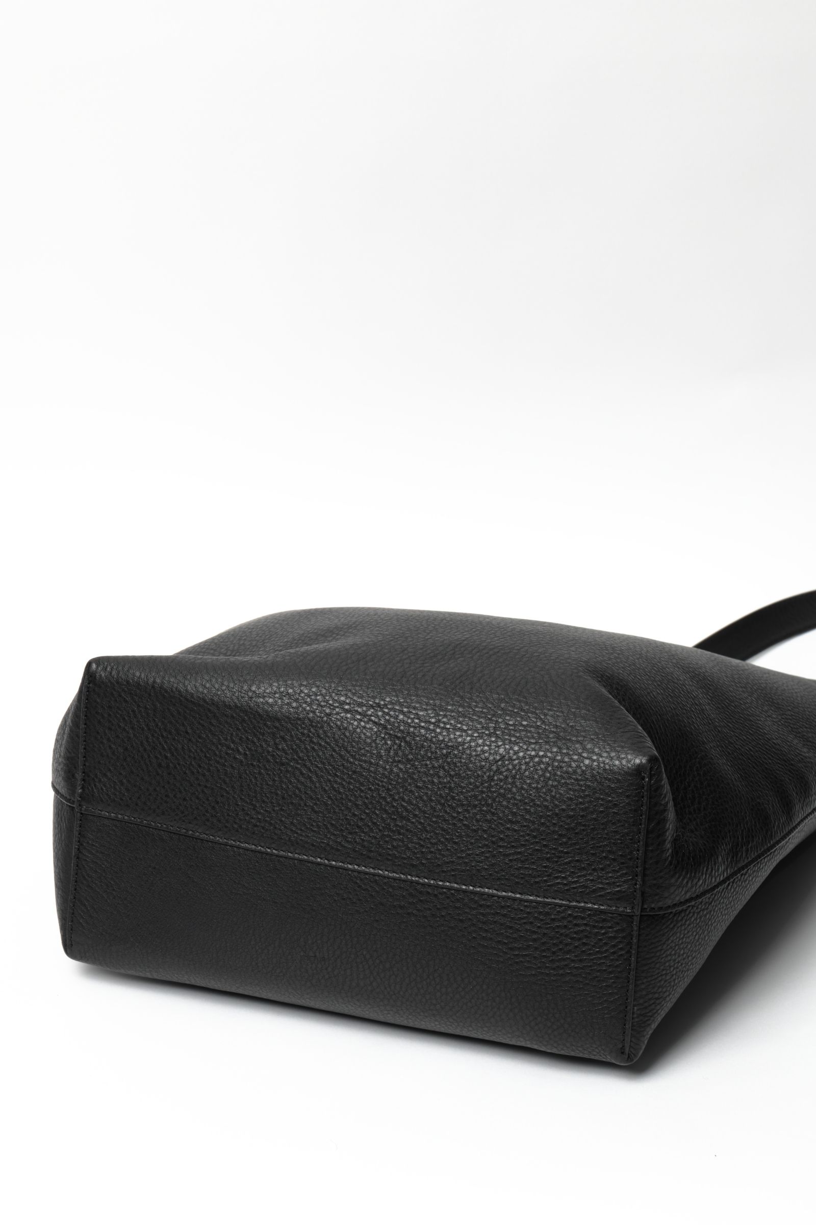 TROPEA ワンハンドルバッグ イタリアンキップレザー × 真鍮 / ブラック