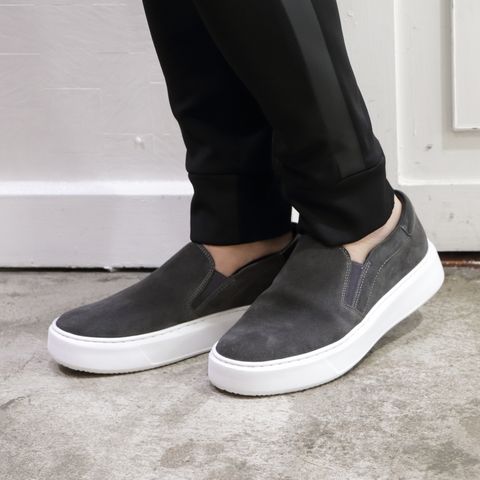 HERNO - ヘルノ ダウンベストを使用したラグスポスタイル
