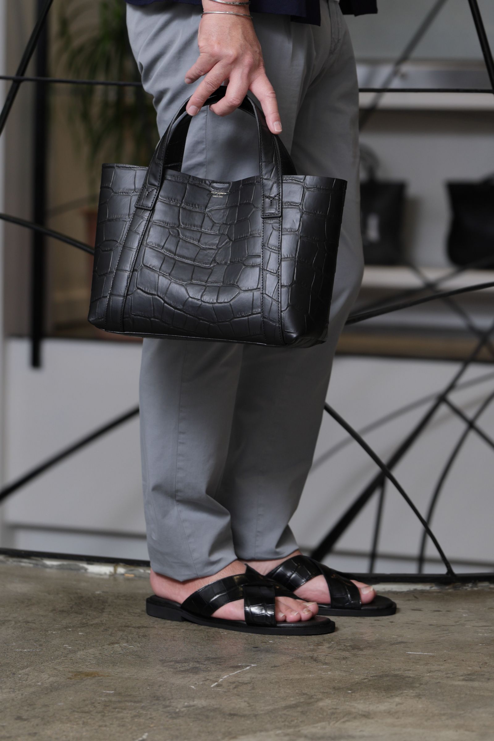 WH 当店完全別注 サンダルを使用した、上品に着こなす都会派サンダルスタイルを使用した