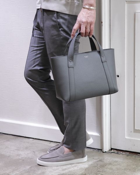 FILIPPO DE LAURENTIISジップアップニットを使用したミルクティーコーデ