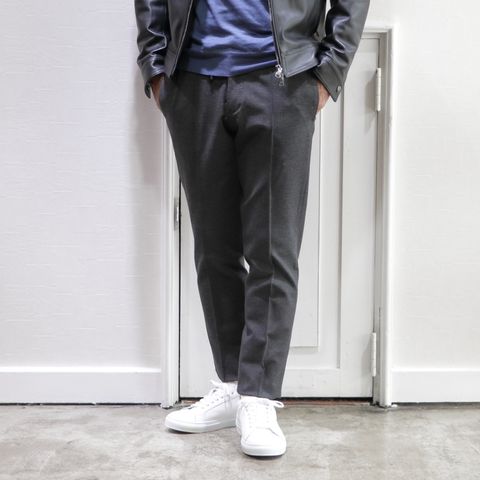 "EMMETI"シングルライダースJURIを使用したキレイめレザースタイル