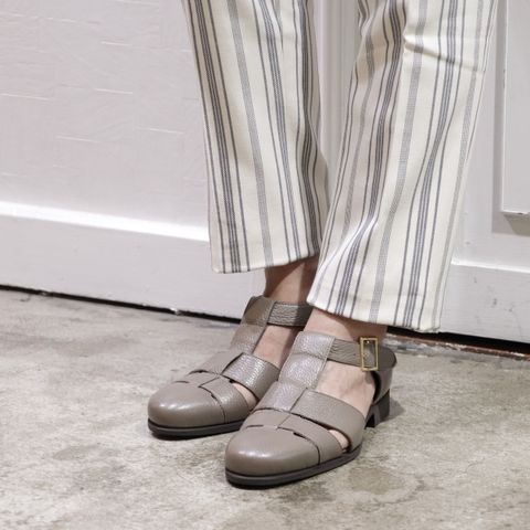 ”FILIPPO DE LAURENTIIS”を使用したリゾート風ニットコーデ