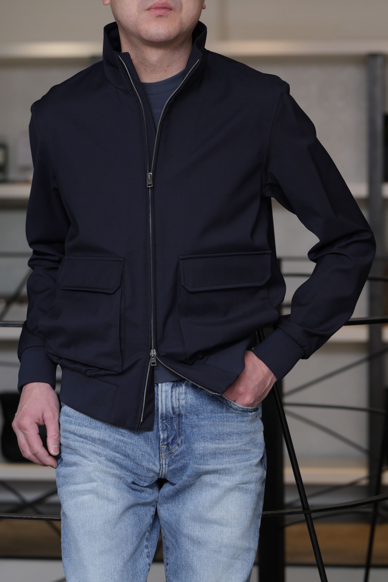 HERNO、RED CARDを使用した、上質素材で魅せる都会派デニムスタイル