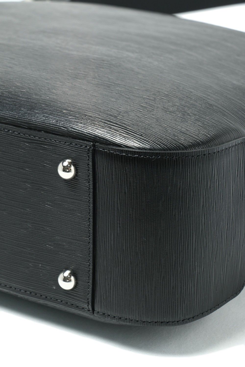 Capitano - キャピターノ 波形型押し レザー キャリースルー付き 3Way ブリーフバッグ (1ルーム) / ブラック