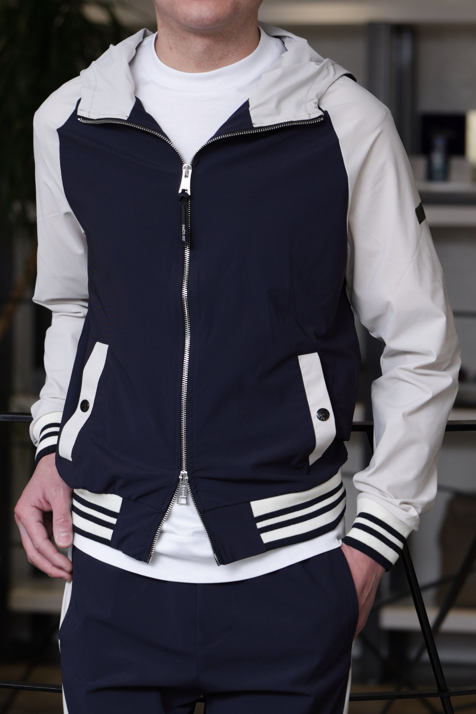 P.M.D.Sを使用した、ネイビーで引き締める大人のスポーティセットアップ