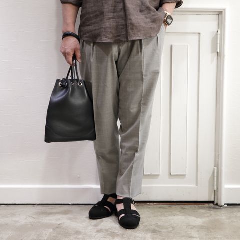 COLONY CLOTHINGリネンカプリシャツを使用したキレイめリゾートコーデ