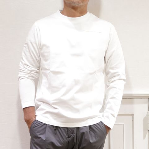 "HERNO"中綿ナイロンパンツを使用したリラックススタイル