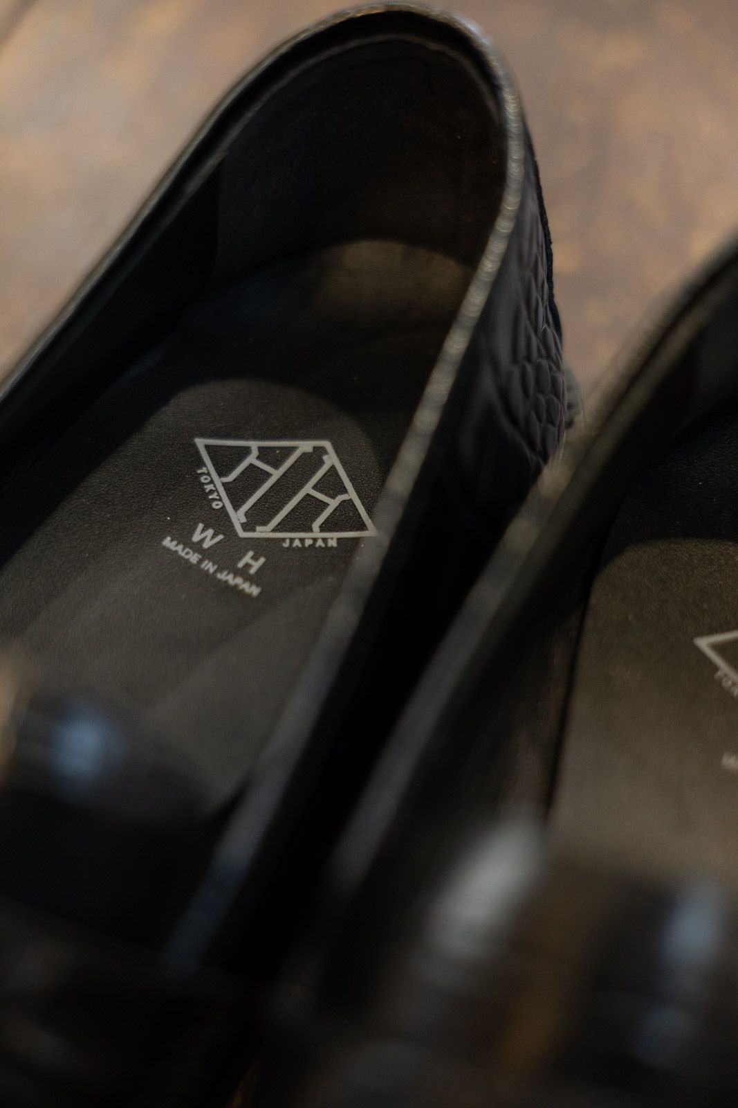 《BEKKU HOMME別注》【ふにゃ男シリーズ】クロコダイルスタンプ カーフレザー コインローファー シューズ 革靴 / ブラック