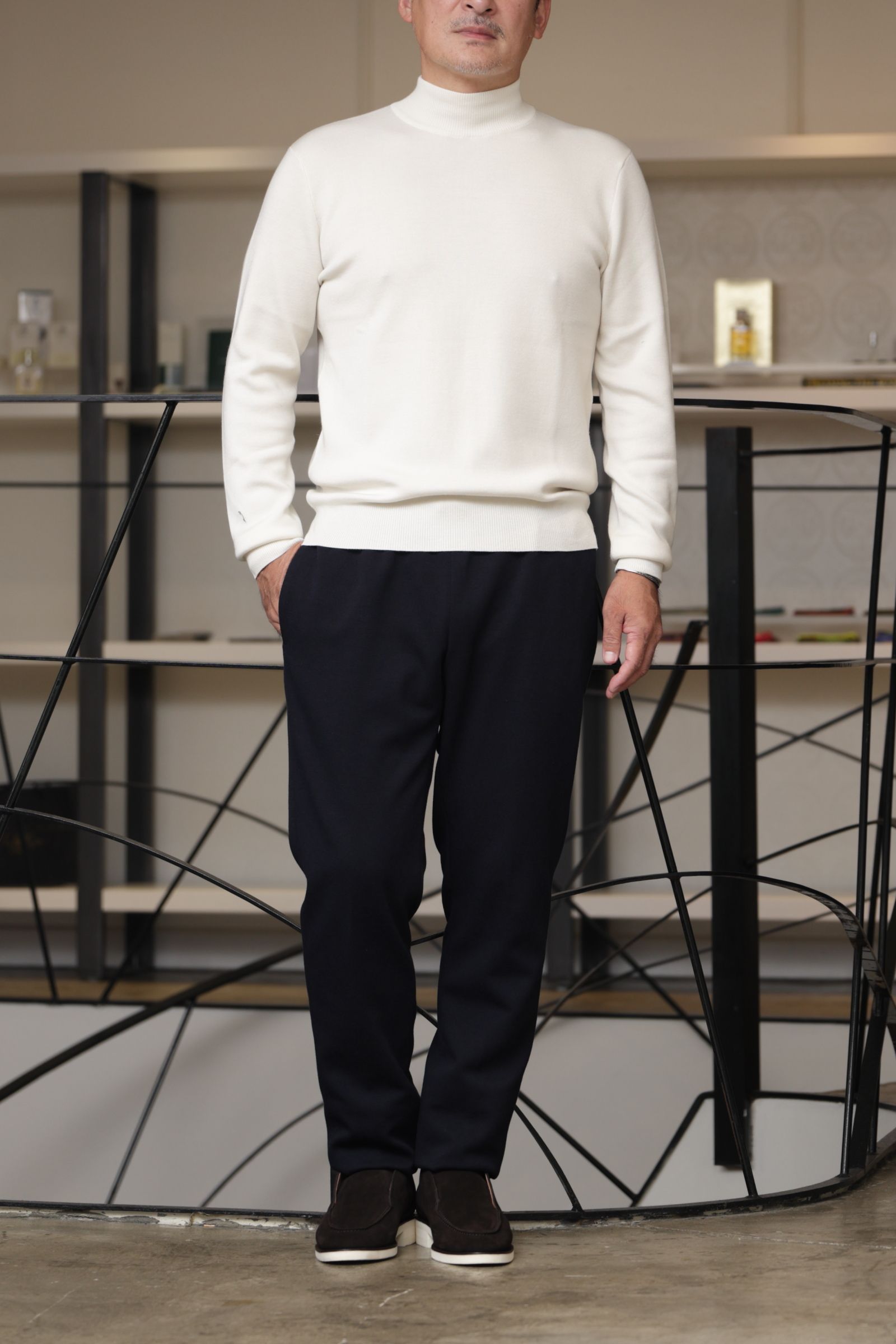 GUY ROVER シャツブルゾンを使用した、ファティーグジャケットを柔らかく見せる秋の配色コーデ
