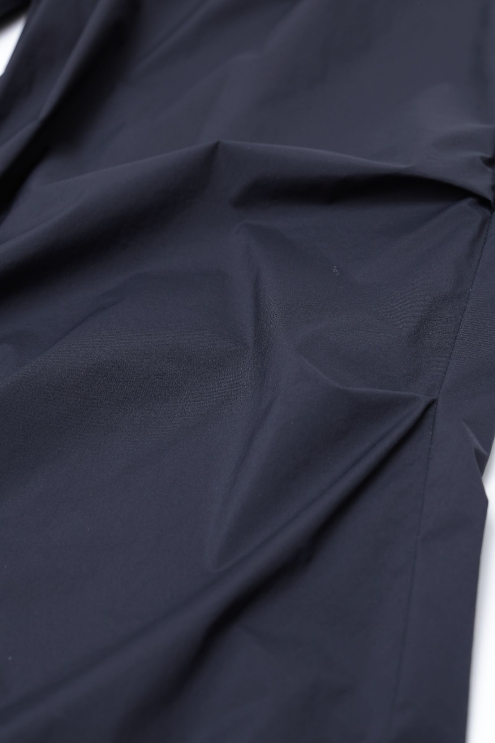 LIGHT NYLON STRETCH 1プリーツ テーパード シャーリングパンツ / ブラック 9300