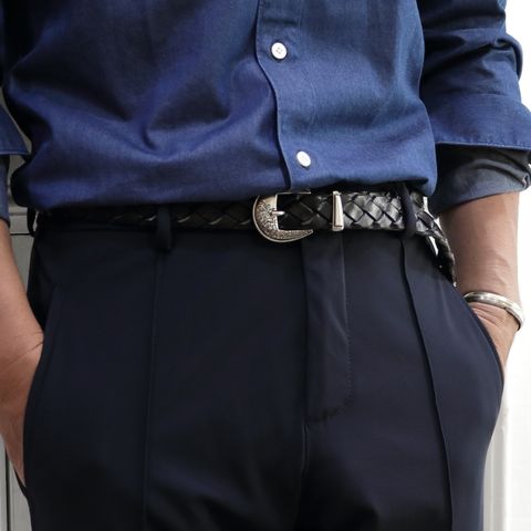 "LARDINI"ストレッチナイロンセットアップを使用したドレススタイル