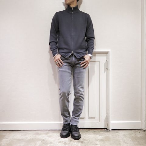 "FILIPPO DE LAURENTIIS"を使用したカジュアルダウンコーデ