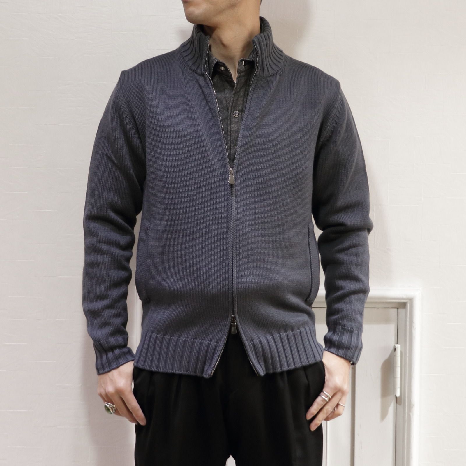 "FILIPPO DE LAURENTIIS"を使用したドレカジニットコーデ
