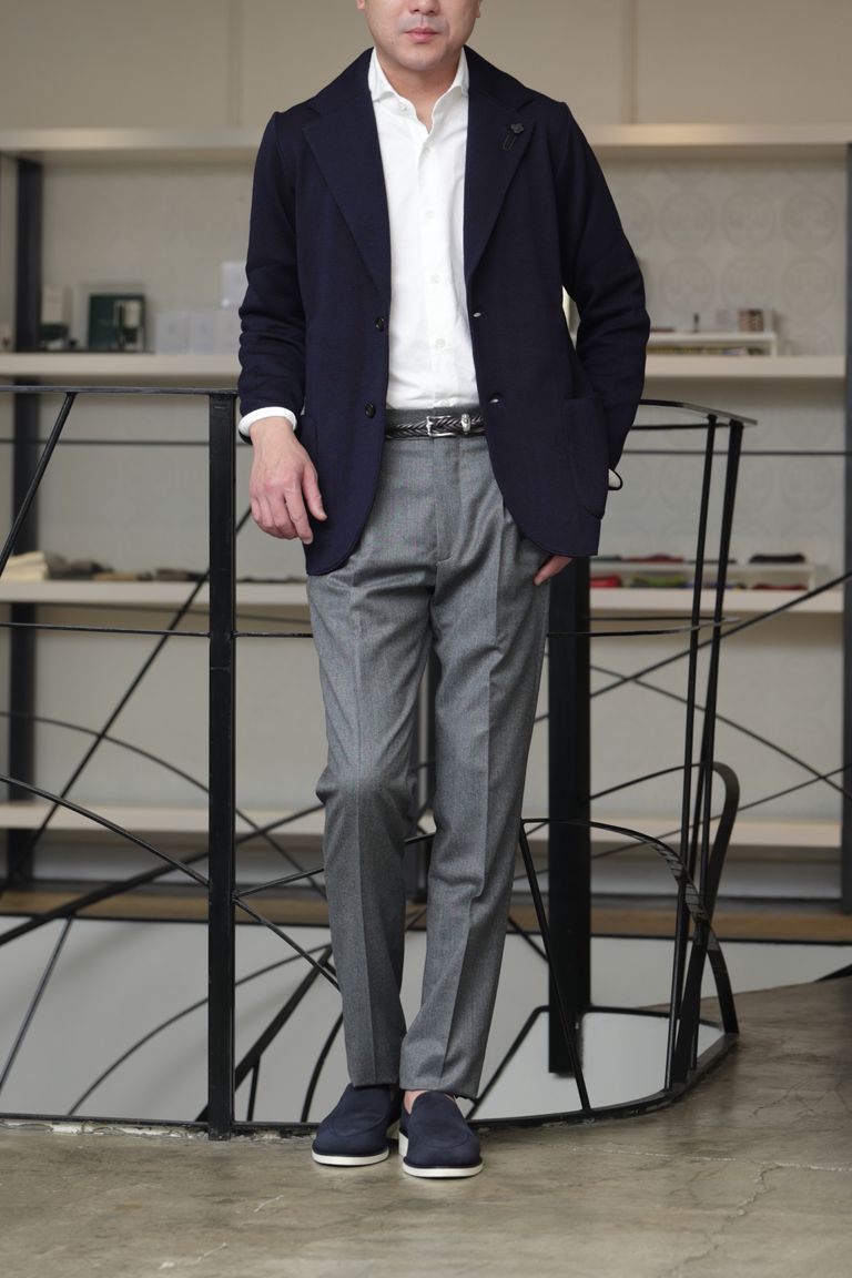 LARDINI ニットジャケットを使用した、ニットジャケットで軽やかに魅せる秋の王道スタイル