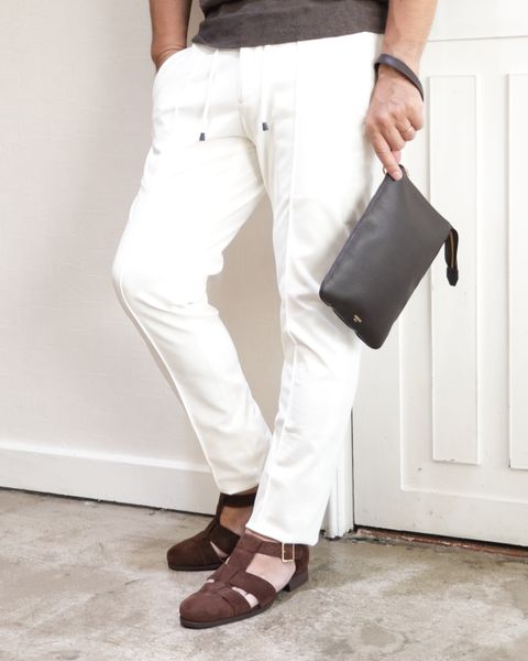 FILLIPO DE LAURENTIIS リネンシルク ニットTを使用したブラウンコーデ