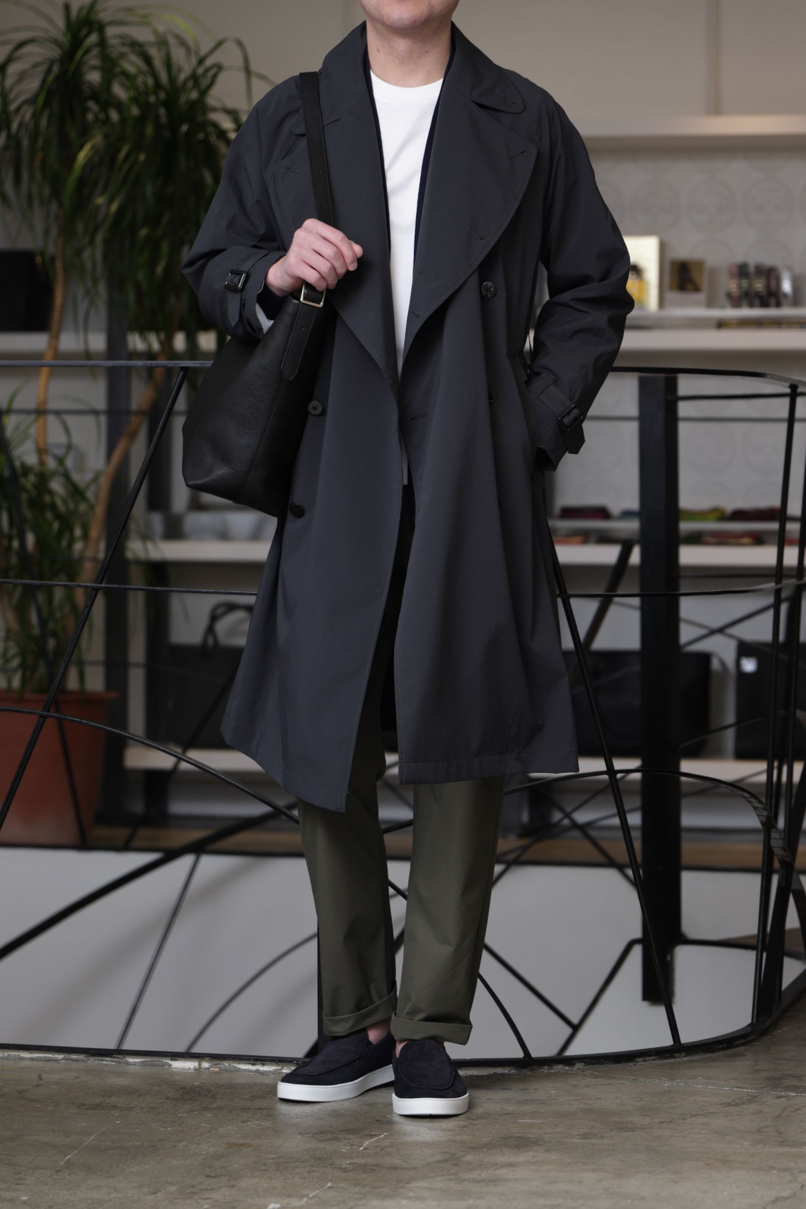 FUNCTIONAL WARDROBE ウォーターレペレント ストレッチナイロン 1プリーツ テーパード シャーリング カーゴパンツ / カーキ 7400