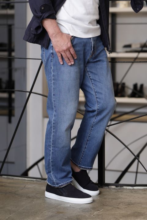 HERNO リネンブルゾンを使用した、ワイドシルエットで魅せる都会派カジュアル