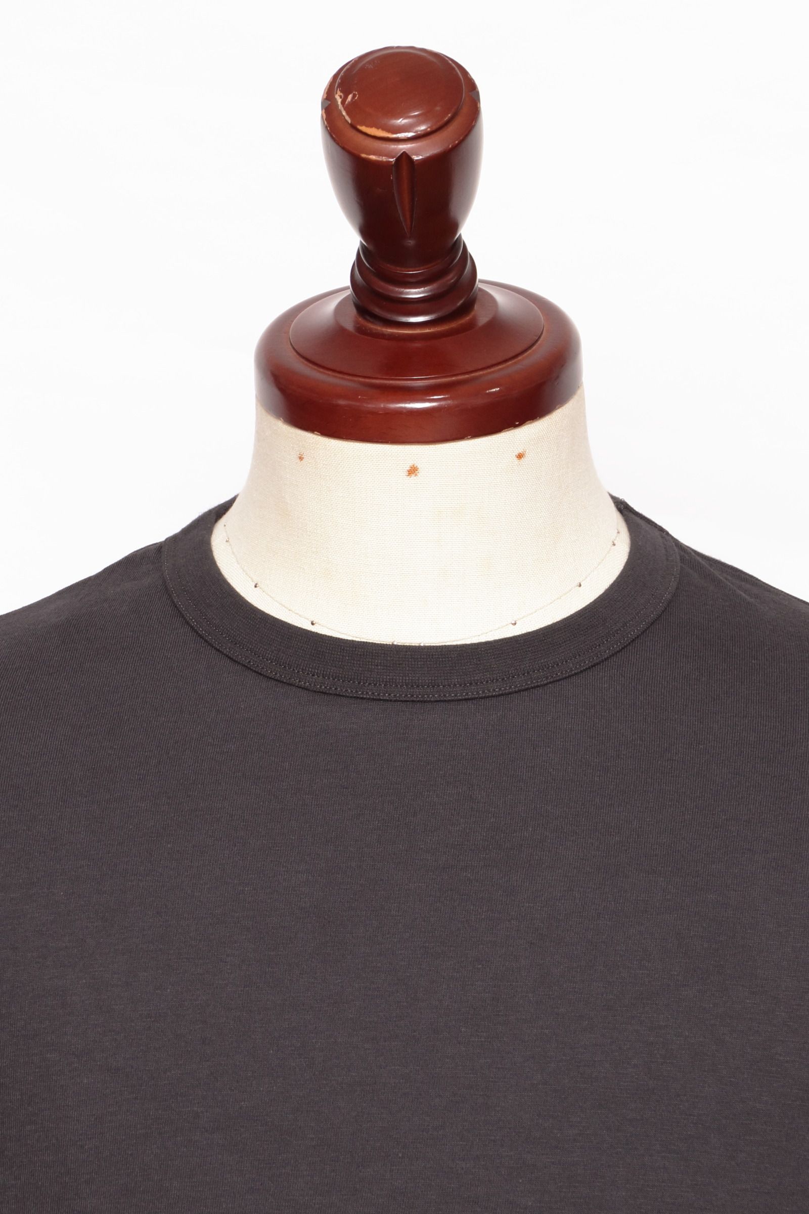 【サイズ50まで】NEBBIOLONEBBIOLO LUNGO コットン クルーネック 長袖 カットソー / チャコールグレー 899