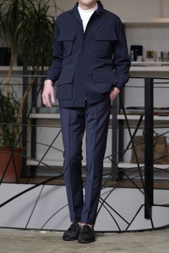 ES:S ファティーグジャケットを使用した、上質素材で魅せる大人のネイビースタイル