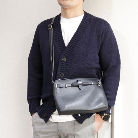 HERNO ラミナーコートを使用したトラベルカジュアルコーデ