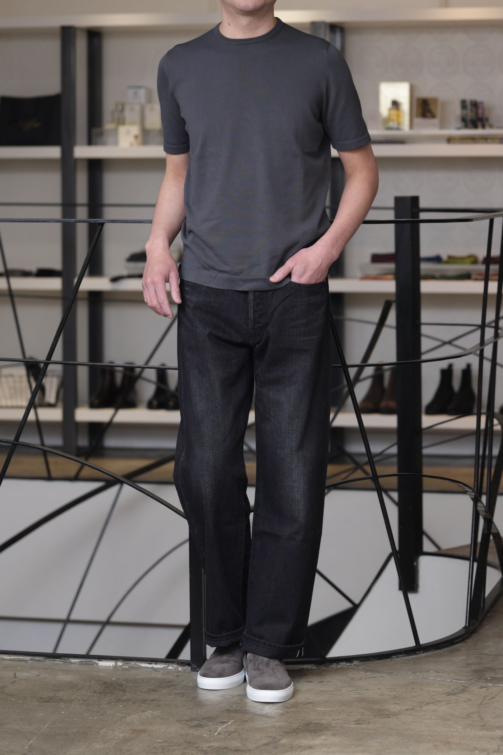 HERNO リネンブルゾンを使用した、ワイドシルエットで作る洗練カジュアル