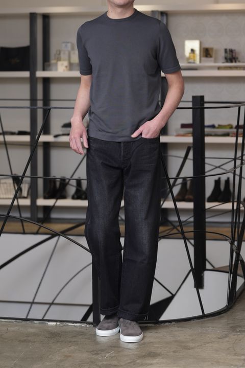 HERNO リネンブルゾンを使用した、ワイドシルエットで作る洗練カジュアル