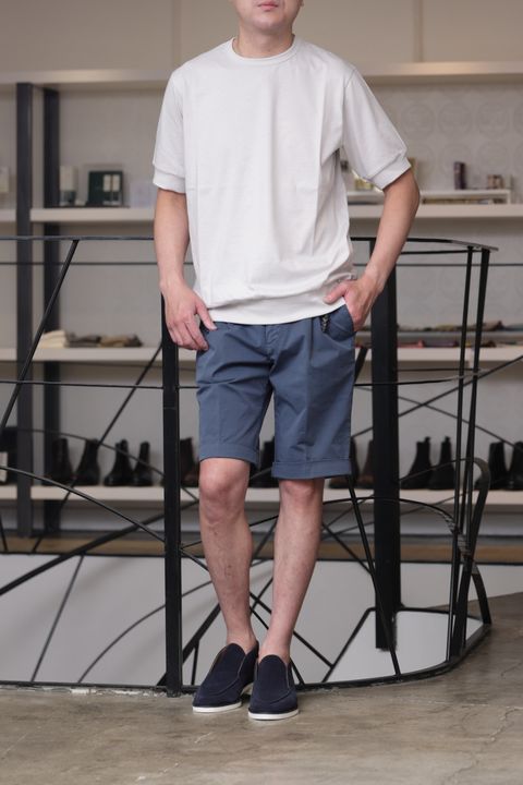 WH ミッドカット シューズを使用した、爽やかに着る大人のショーツ スタイル