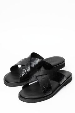 《BEKKU HOMME 完全別注》【ふにゃ男シリーズ】クロコダイルスタンプ  クロスストラップ コンフォート レザー サンダル / ブラック