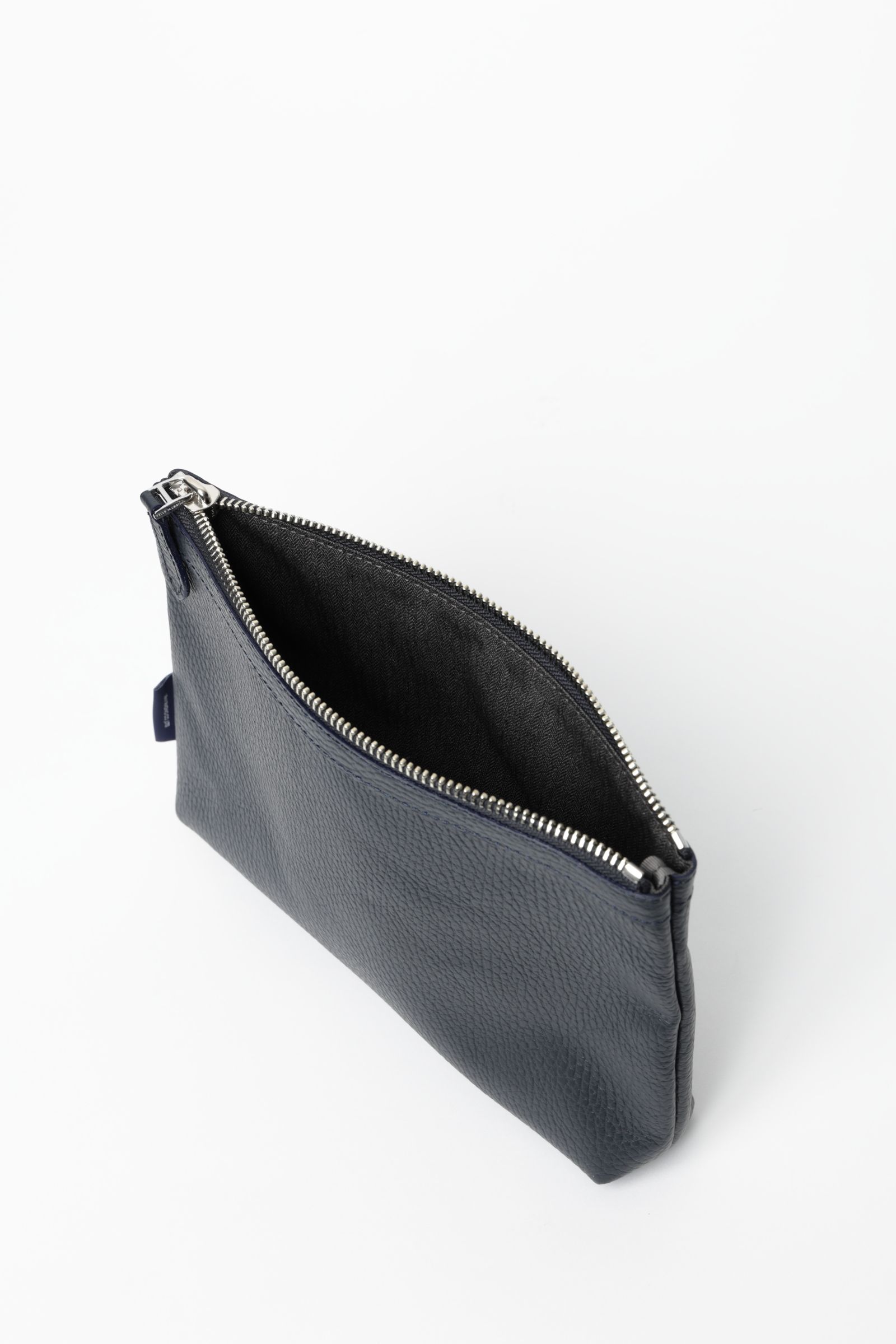 Cinque Terreシリーズ シュリンクレザー シンプルポーチ / ネイビー