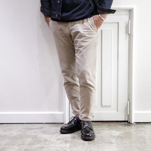 INCOTEXチノスラックスを使用したドレスカジュアルスタイル