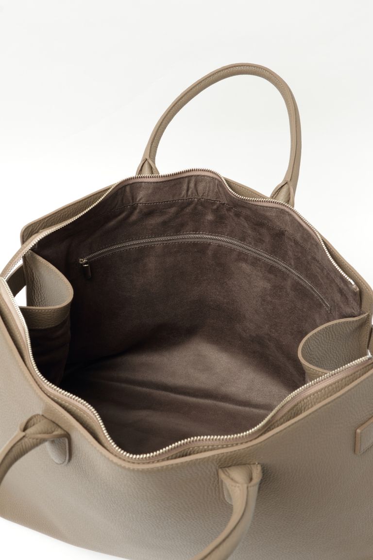 PELLE MORBIDA - 【干場義雅モデル】 HOSHIBA EDITION MAIDEN VOYAGE シュリンクレザー ボストンバッグ / トープ | BEKKU HOMME PELLE MORBIDA - 【干場義雅モデル】 HOSHIBA EDITION MAIDEN VOYAGE シュリンクレザー ボストンバッグ / トープ | BEKKU HOMME