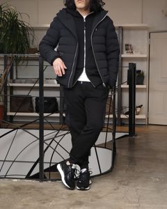 MACKAGE ダウンジャケットを使用したオールブラックで魅せる、モード×スポーツの融合スタイリング