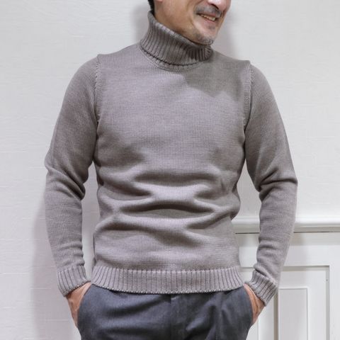 "HERNO"N3-Bダウンコートを使用したエレガントカジュアルスタイル