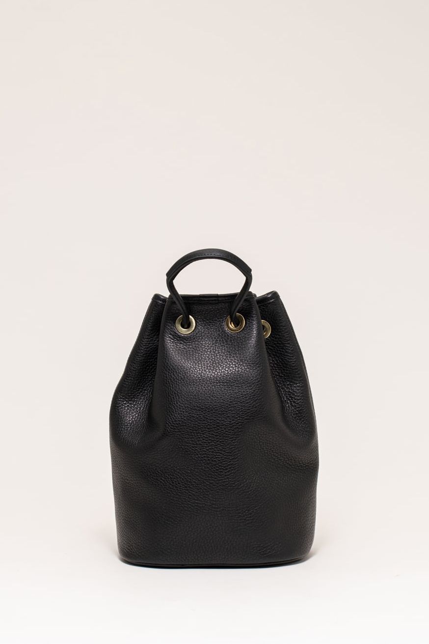 DRAWSTRING BAG SMALL イタリアンキップレザー × 真鍮 巾着バッグ / ブラック