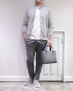 FILIPPO DE LAURENTIISジップアップニットを使用したミルクティーコーデ
