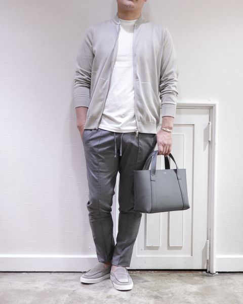 FILIPPO DE LAURENTIISジップアップニットを使用したミルクティーコーデ