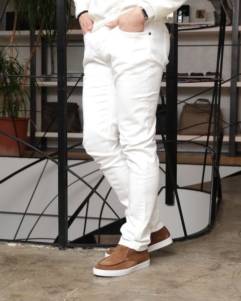 MACKAGE ダウンジャケットを使用したトーン・オン・トーンで魅せる、冬のリュクスカジュアル スタイリング