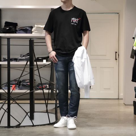 "マイク"を使用したアクティブカジュアルコーデ