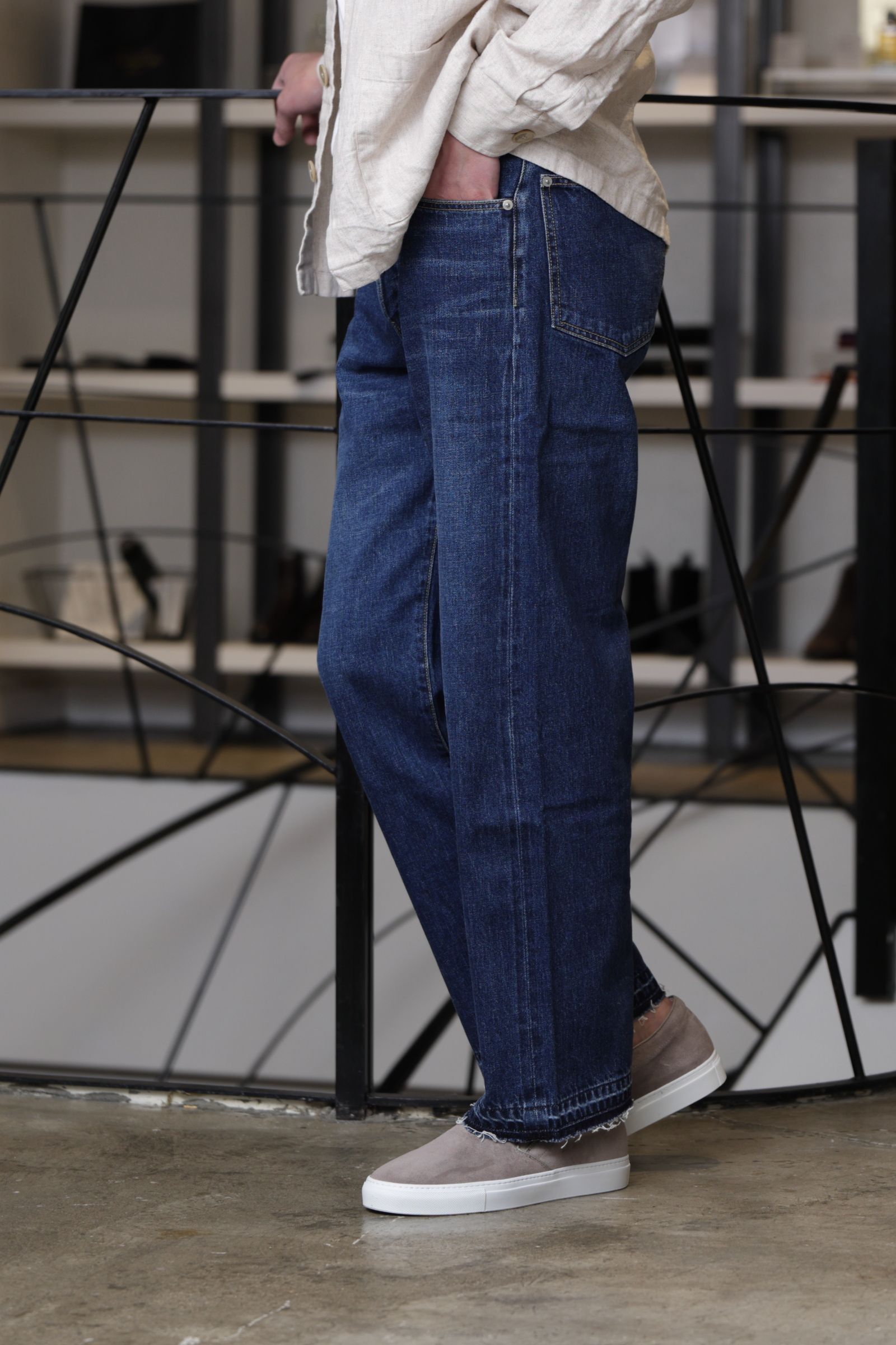 ES:S ワイドデニムを使用した、スキッパーで引き締めるワイドデニムスタイル