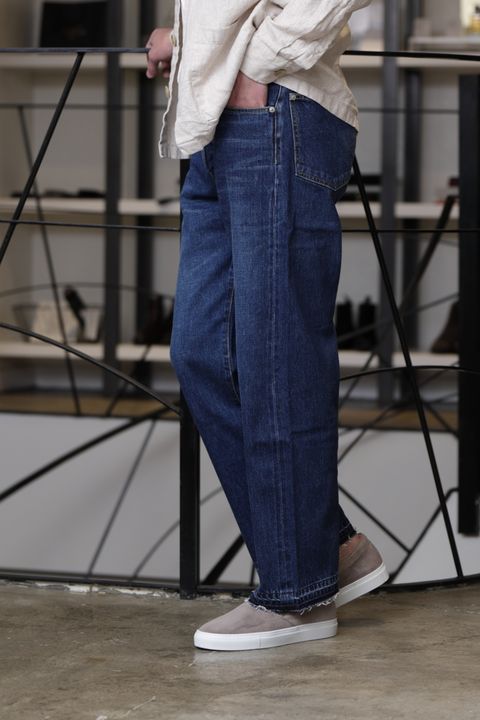 ES:S ワイドデニムを使用した、スキッパーで引き締めるワイドデニムスタイル
