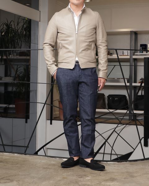 EMMETI JURIを使用したグレージュ×ホワイトで魅せる、上質カジュアルの完成形スタイル