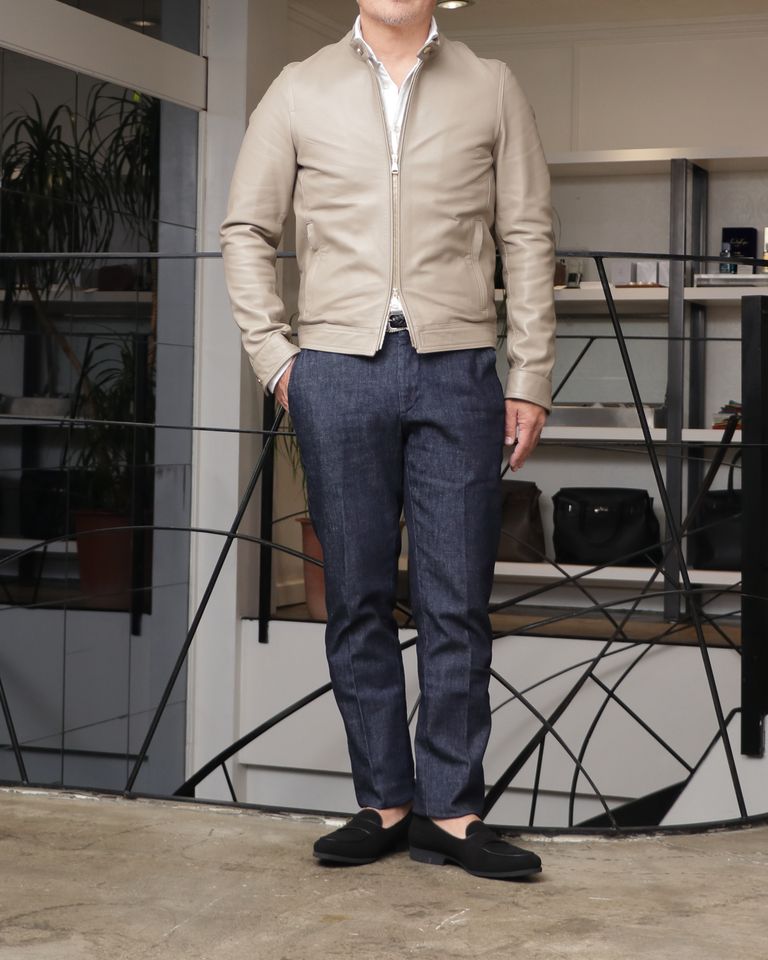 EMMETI JURIを使用したグレージュ×ホワイトで魅せる、上質カジュアルの完成形スタイル