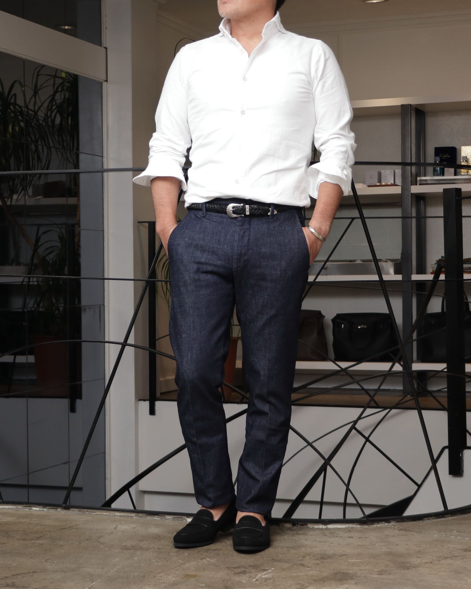 EMMETI JURIを使用したグレージュ×ホワイトで魅せる、上質カジュアルの完成形スタイル