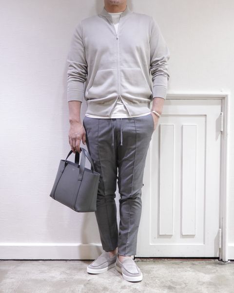 FILIPPO DE LAURENTIISジップアップニットを使用したミルクティーコーデ
