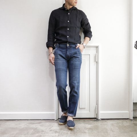 ”Finamoreリネンシャツ”を使用した王道シャツコーデ