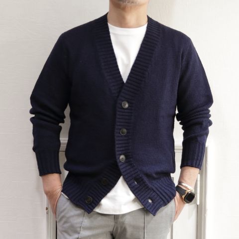 HERNO ラミナーコートを使用したトラベルカジュアルコーデ