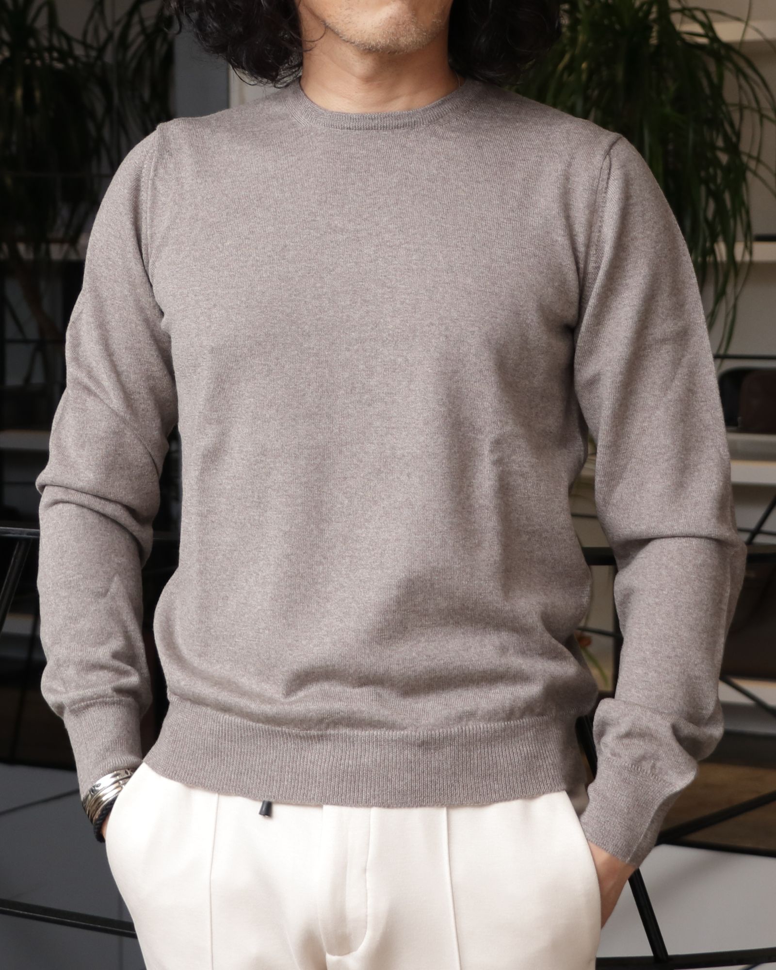 HERNO ダウンジャケットを使用した柔らかく、クリーンに。都会が似合う冬の装い